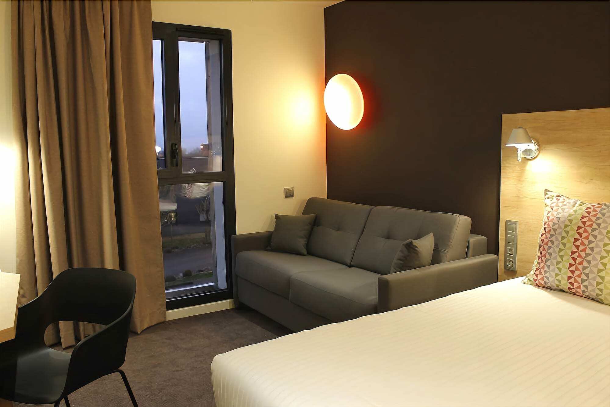Campanile Laval Nord Hotel Buitenkant foto
